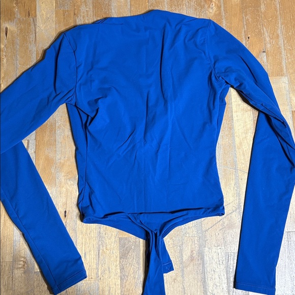 SKIMS long sleeve plunge bodysuit - Picture 5 of 5